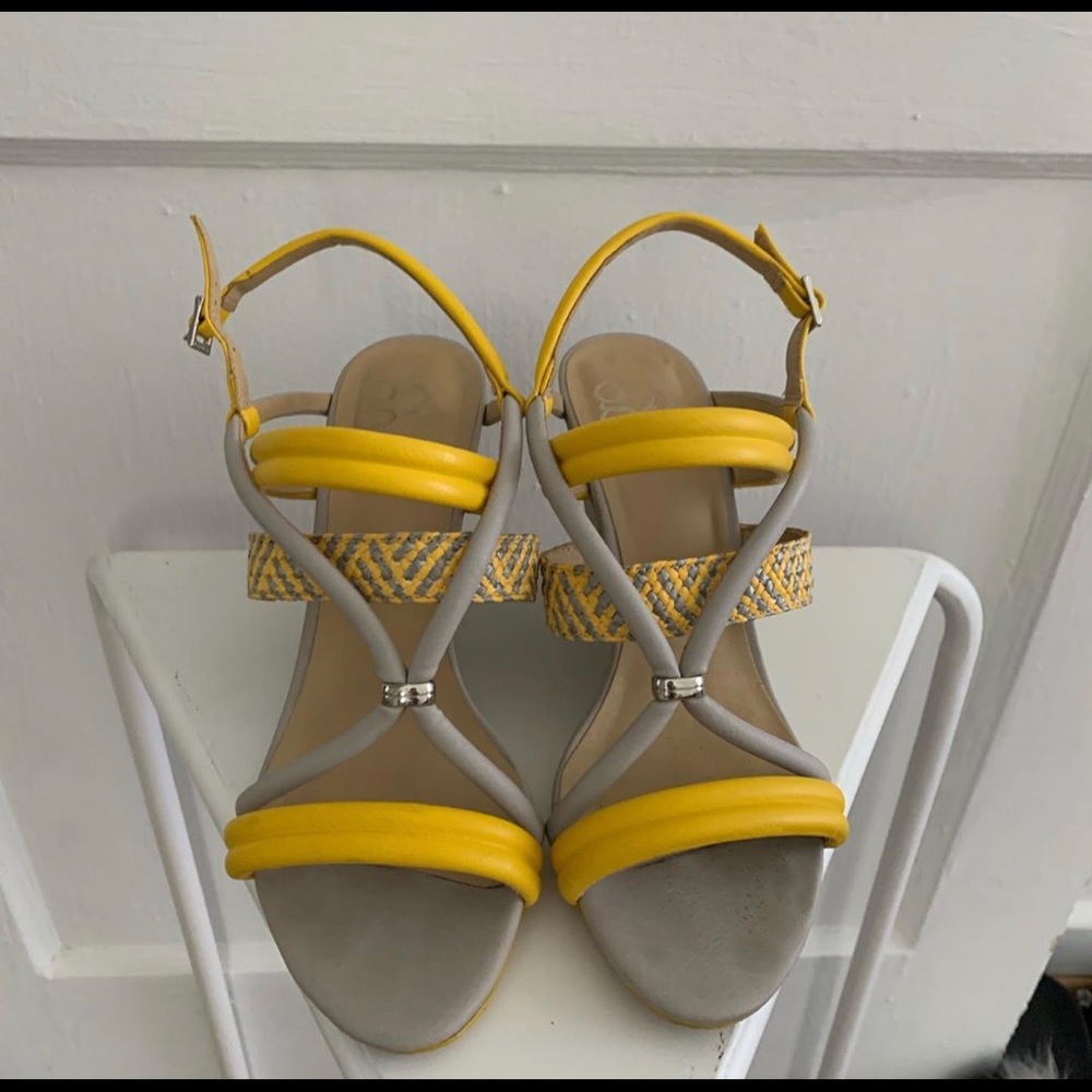 Cute summer kissed wedges.